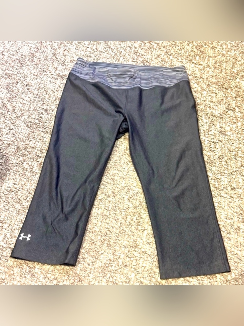 Under Armour Gray Capri Leggings Size Medium